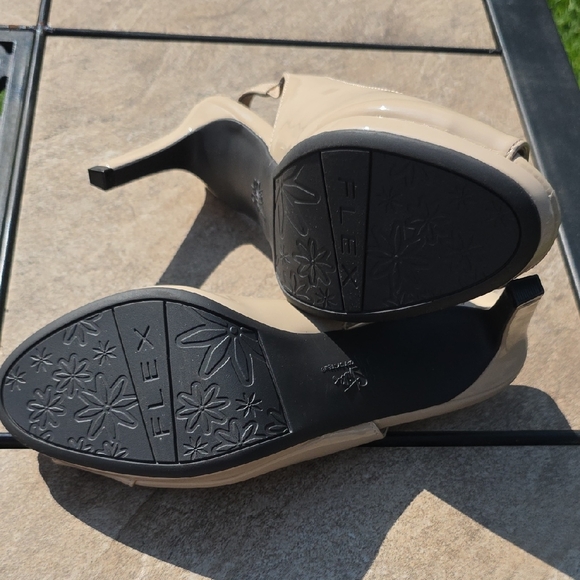 Life Stride Cream Heels with Slingback - Picture 4 of 7